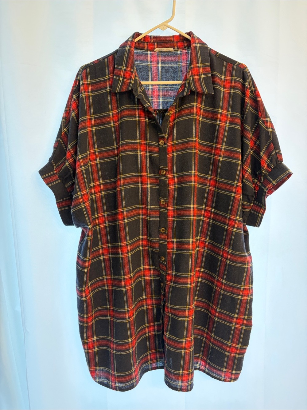 Women's Navy & Red Plaid Button-Down Shirt